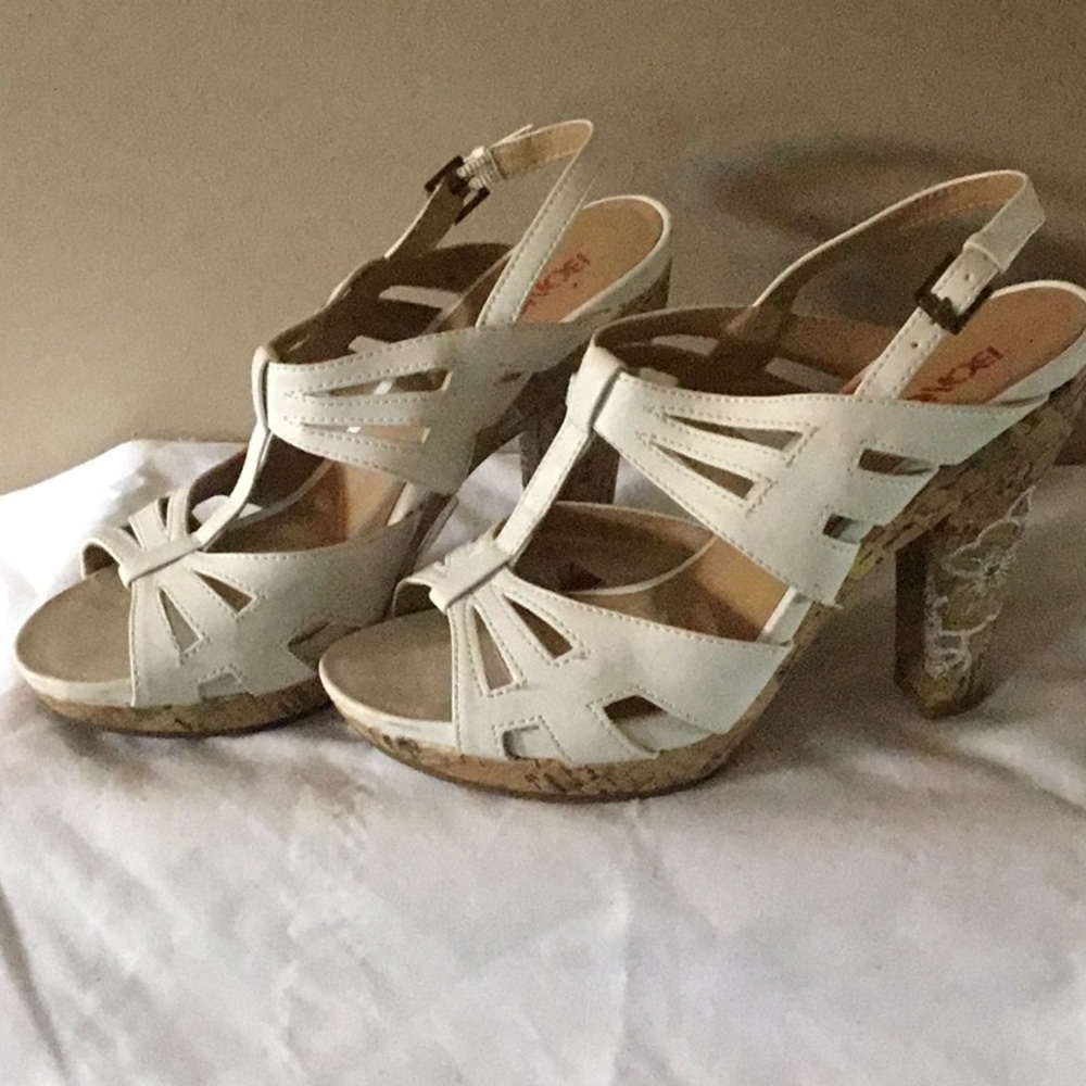 ⬇️ PRICE DROP ⬇️ White cork heeled sandals